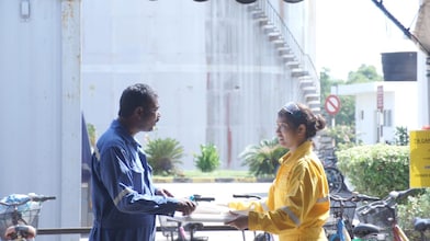 Anna Joy Tan chatting with Shell colleague