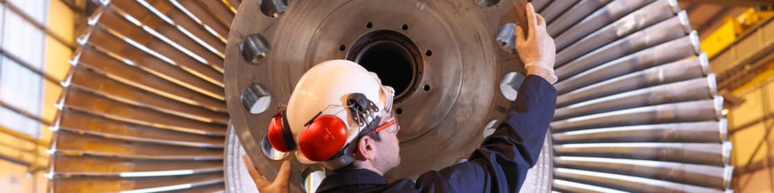 Discipline engineer moving a heavy machine hub