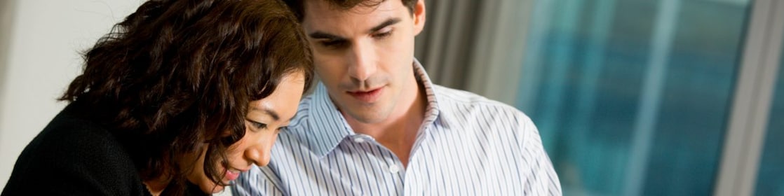 Two people discussing how to apply for a job at Shell