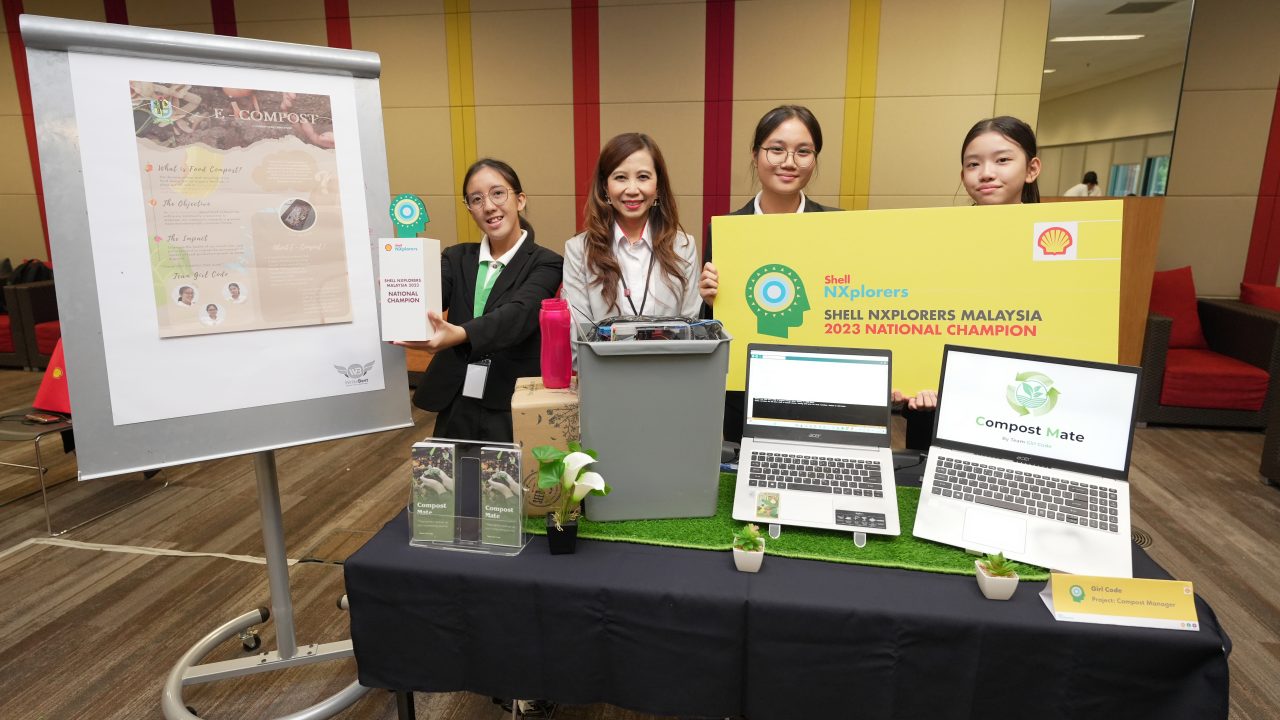 The national winners, team Girl Code from SMK Lutong with Siti Sulaiman (second from left)