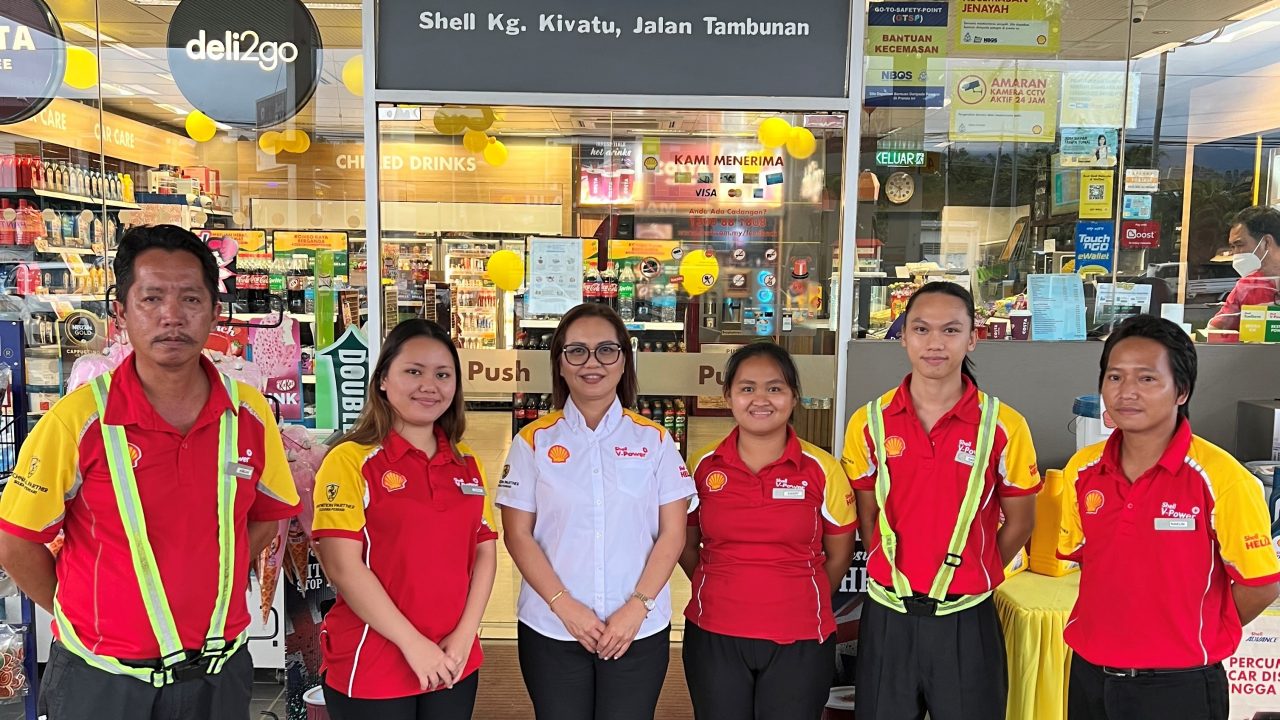 Juliana with her team