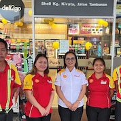 Juliana with her team