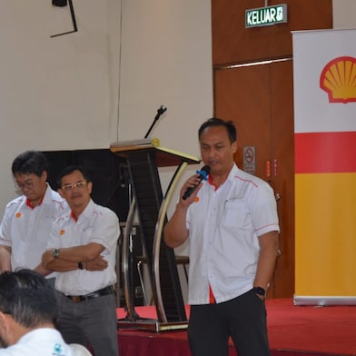 Amir Bakar Vice President of Shell MDS engaging with the community