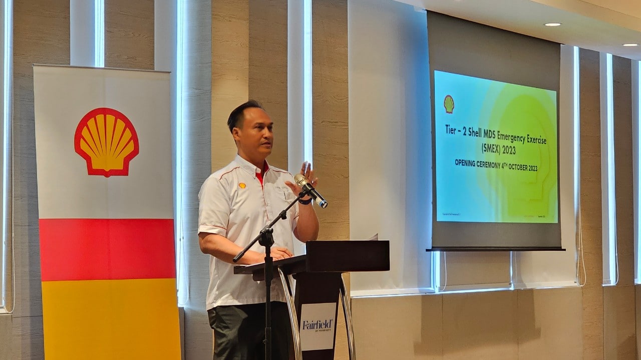 Amir Bakar presenting his speech