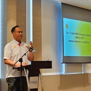 Amir Bakar presenting his speech