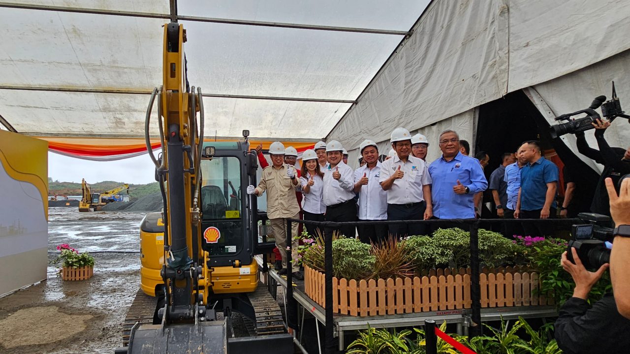The Premier of Sarawak officiating the groundbreaking of Rosmari-Marjoram's onshore plant