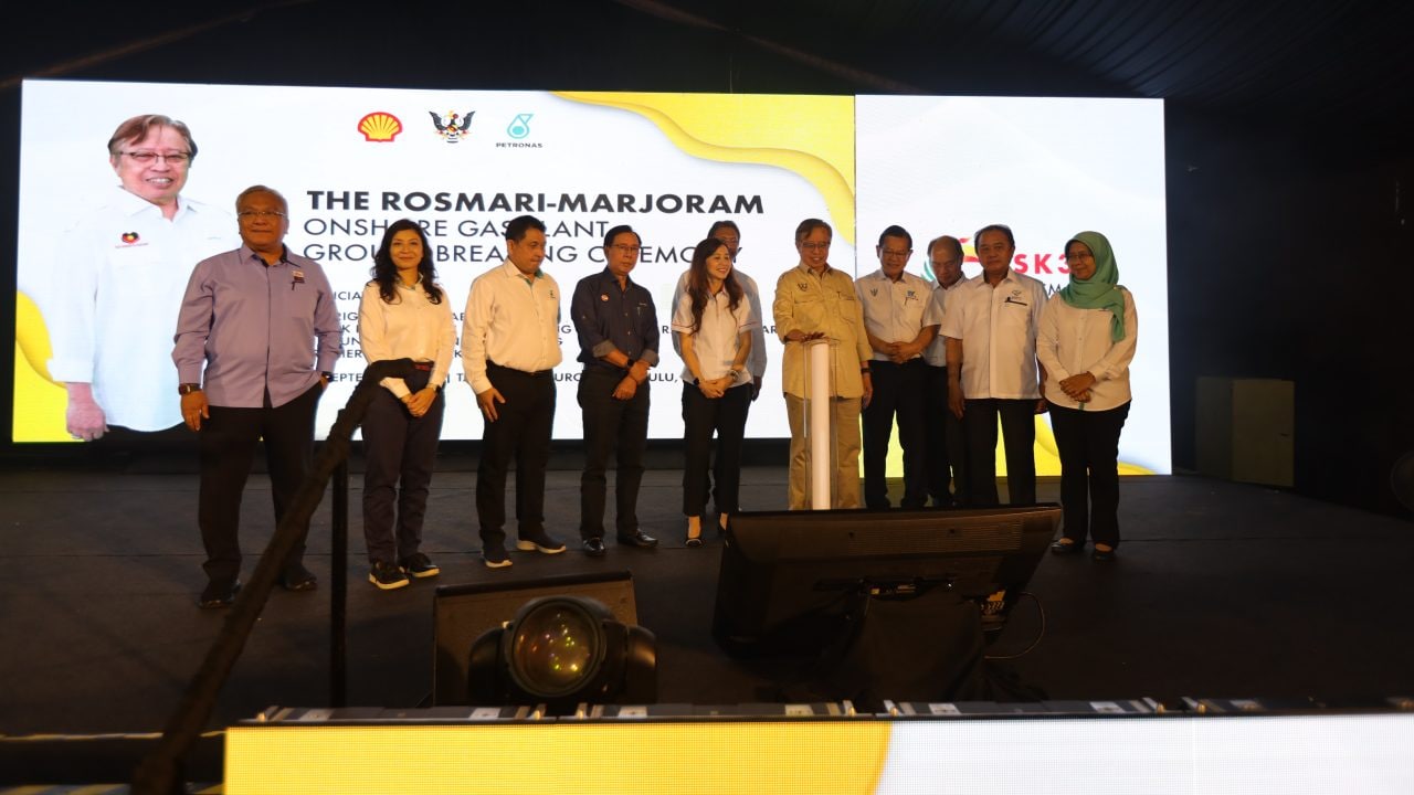 The Premier officiating the groundbreaking ceremony of the Rosmari-Marjoram onshore plant