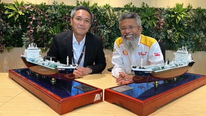Capt Cheah Sin Bi (left) and Shairan Huzani Husain (right)