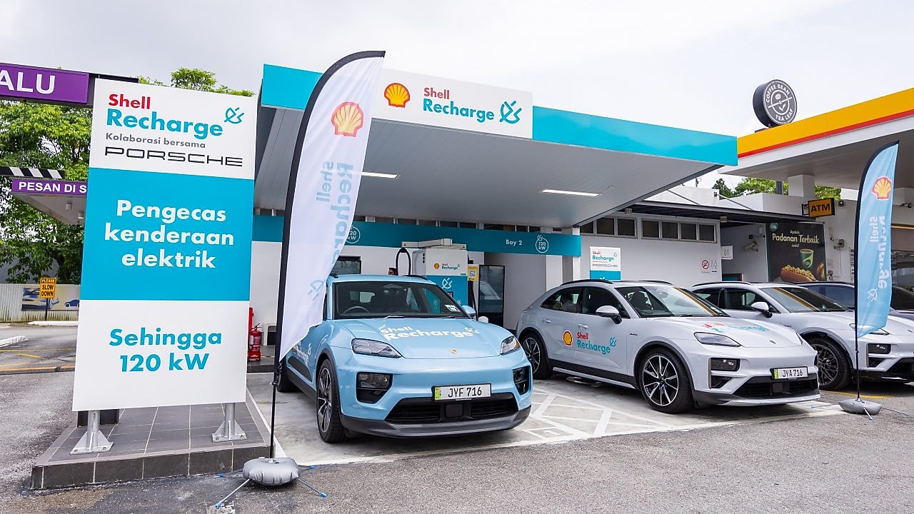 EVs parked at a Shell Recharge High-Performance Charging bay