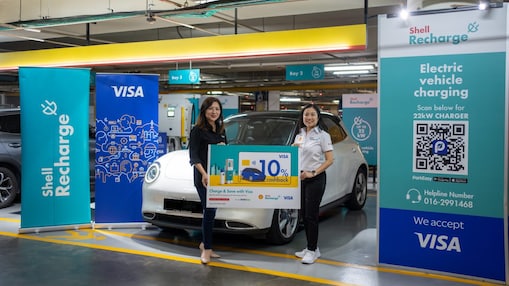 Lim Gaik Lin, Head of Fintechs and Sellers of Visa Malaysia (left) and Seow Lee Ming, General Manager, Mobility Malaysia (right)