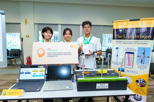 The first runner-up team, The 3 Mechanics from SMK Bandar Puncak Jalil with their invention