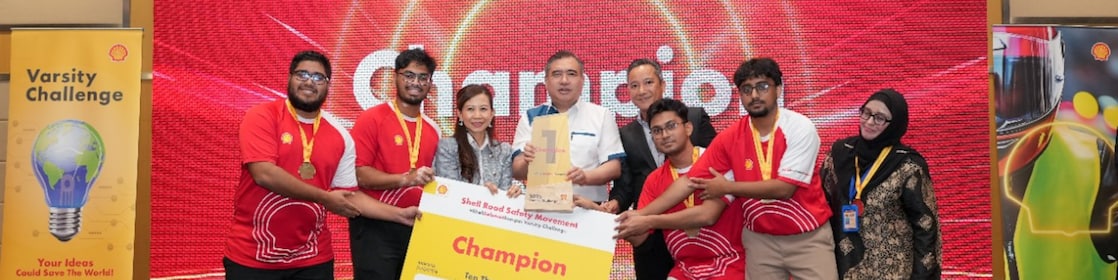 Siti Sulaiman (third from left) and YB Tuan Loke Siew Fook (fourth from left) with the champion, Team Soft Shell Crab and representatives from Universiti Teknologi Malaysia.