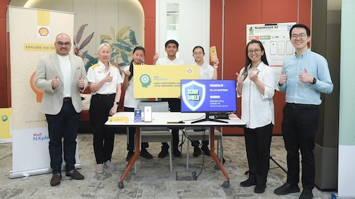 The champions, team ScamBusters with Jonathan Jolly (first from left), Choong Yen Li (second from left), Raymond Chiong Choo Wee (first from right) and Dr Ling Mei Teng (second from right).