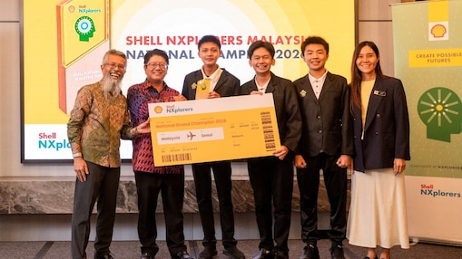 Shairan Huzani Husain (first from left) and Datuk Ewon Benedick (second from left) with team Triangle, the national winner of Shell NXplorers Malaysia 2026.