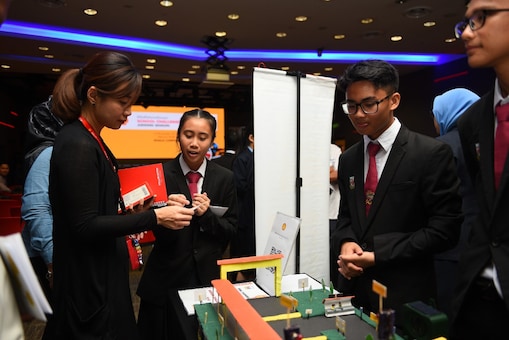 The 2019 champions presenting their project