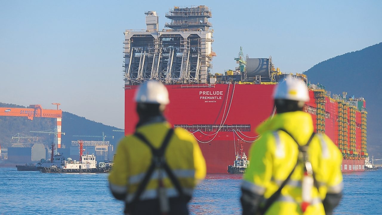 Prelude’s maiden voyage: the facility’s enormous hull takes to the water for the first time