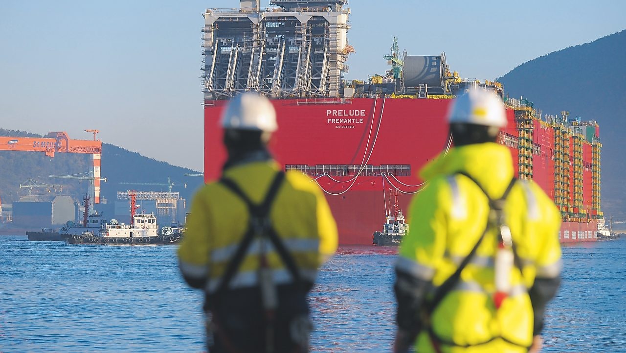 Prelude’s maiden voyage: the facility’s enormous hull takes to the water for the first time