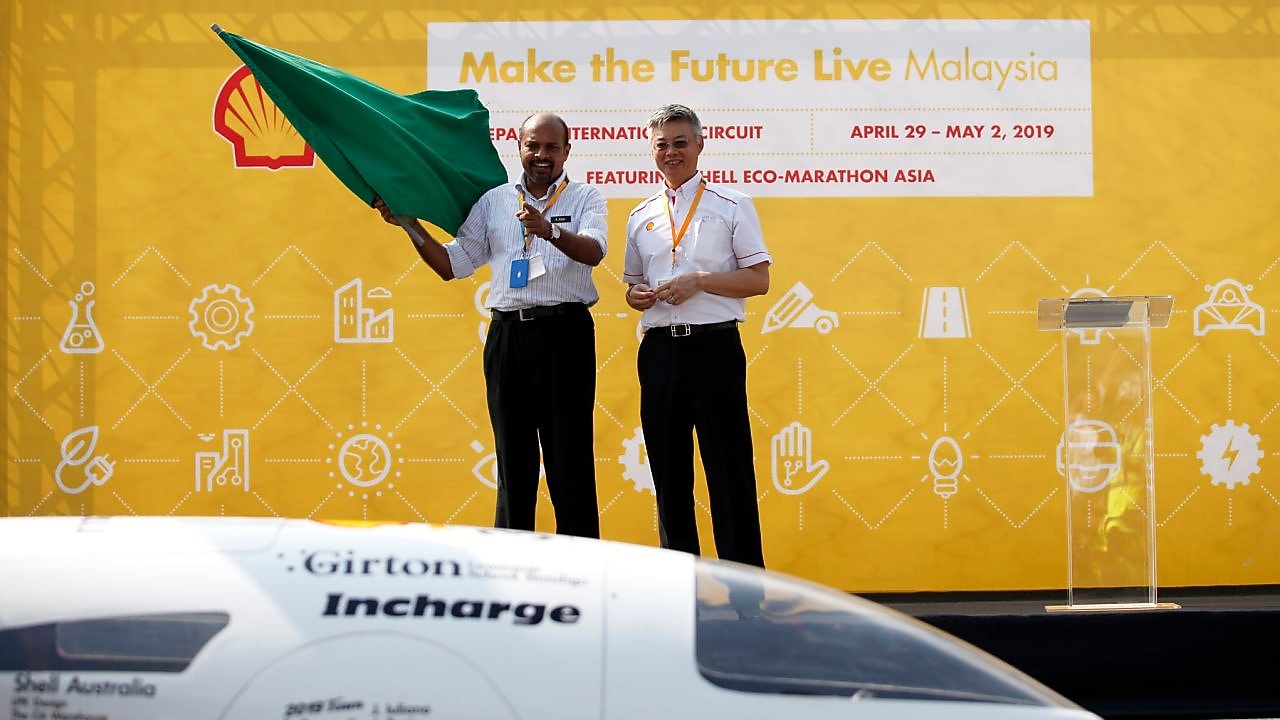 Nagulendran Kangayatkarasu, Sky Pathway left, and Datum Iain Lo, Country Chair, Shell Malaysia, gesture towards a passing team during the opening ceremony on day one