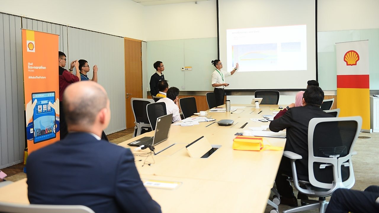 YB Dr. Ong Kian Ming listening to the pitch by Team USM Penang