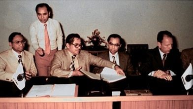 On November 30, 1976, Sarawak Shell Berhad and Sabah Shell Petroleum Co. Ltd. Signed a Production Sharing Contract (PSC) with PETRONAS.