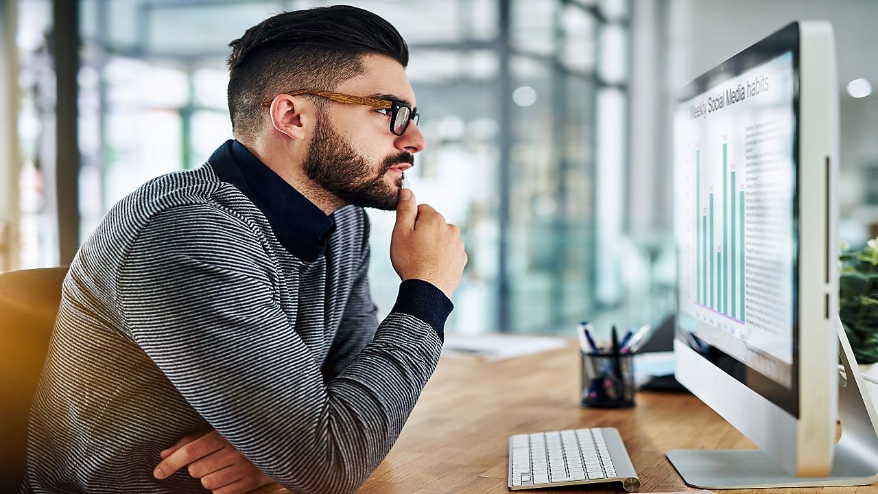 Fleet manager analysing data