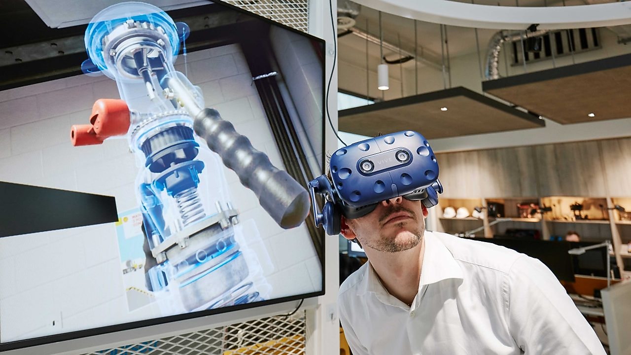 digital tech with white man