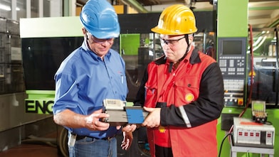 workers talking on site