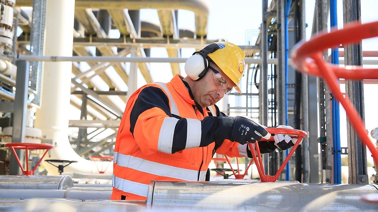 Shell engineer working at the gas plant