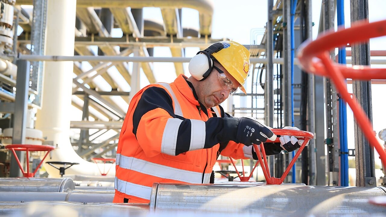 Shell engineer working at the gas plant