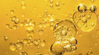 Bubbles in oil