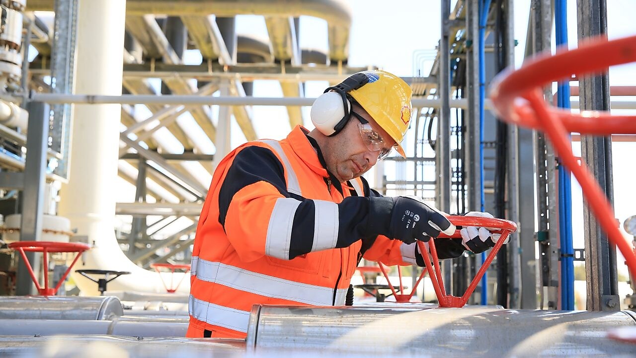 Shell engineer working at the gas plant