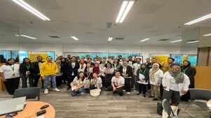 The gang says, "Cheese!'