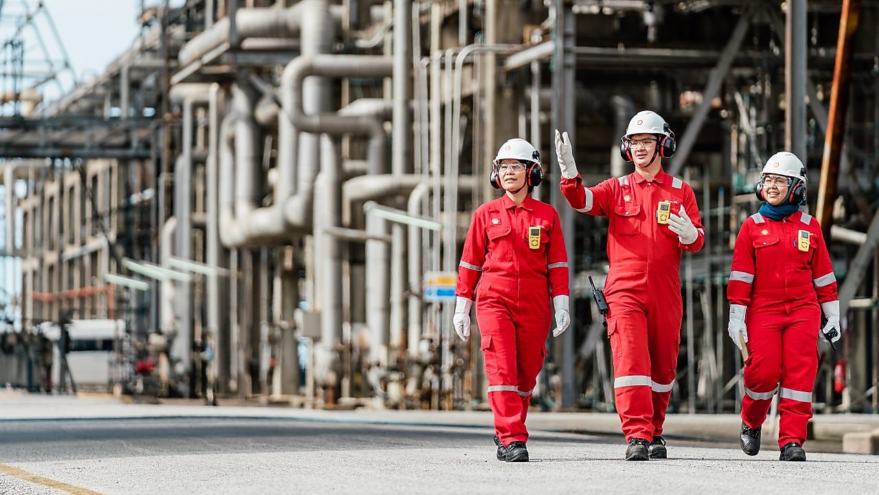 Shell MDS employees at Laboratory