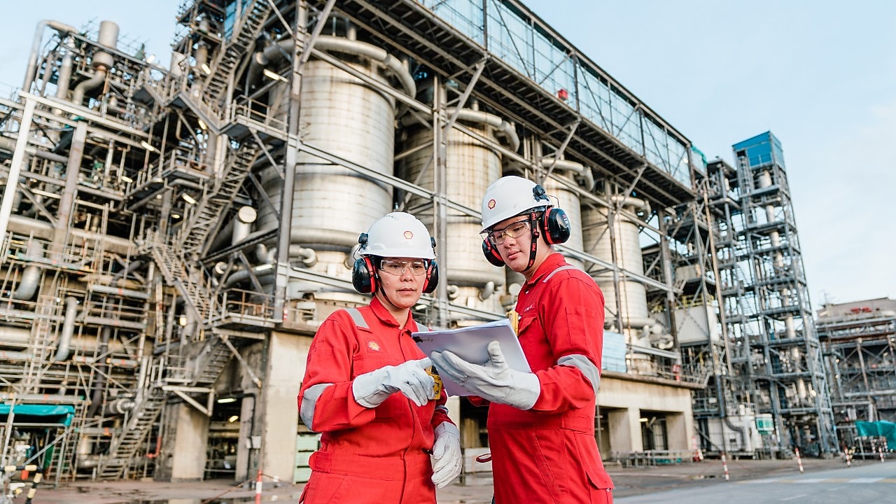 Shell MDS employees at Laboratory
