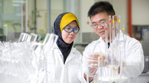 Shell MDS employees at Laboratory