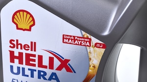 Picture of Shell Helix bottle with “Untuk Pasaran Malaysia” label