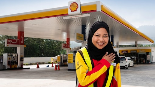 Shell attendant with hand on heart with Shell station